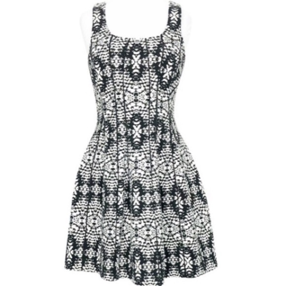 🖤A/X ARMANI EXCHANGE🖤FIT AND FLARE SEAMED DRESS - Picture 3 of 6